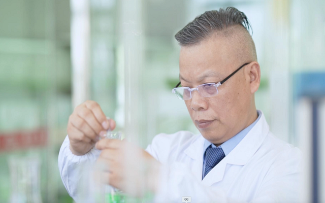 一抹中國紅，何以守護千萬家？揭秘蝦青素之父的傳奇故事